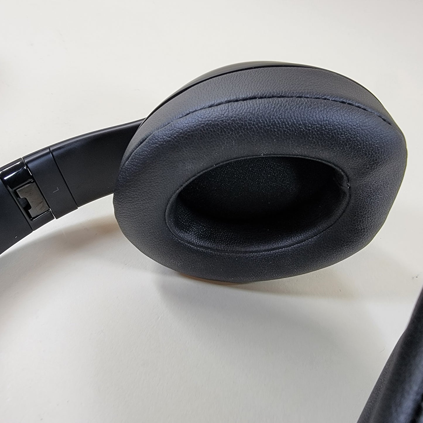 Beats Studio3 Wireless Over-Ear Bluetooth Headphones Black A1914