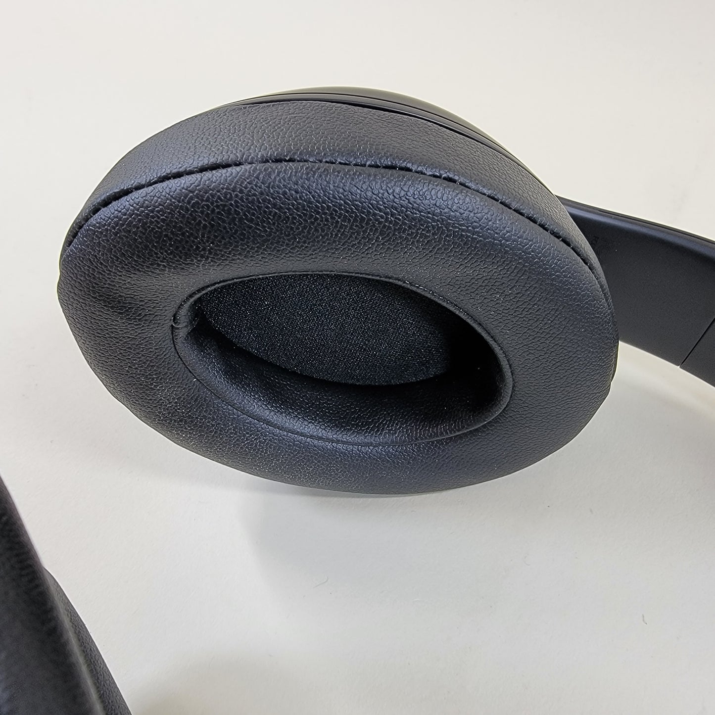 Beats Studio3 Wireless Over-Ear Bluetooth Headphones Black A1914