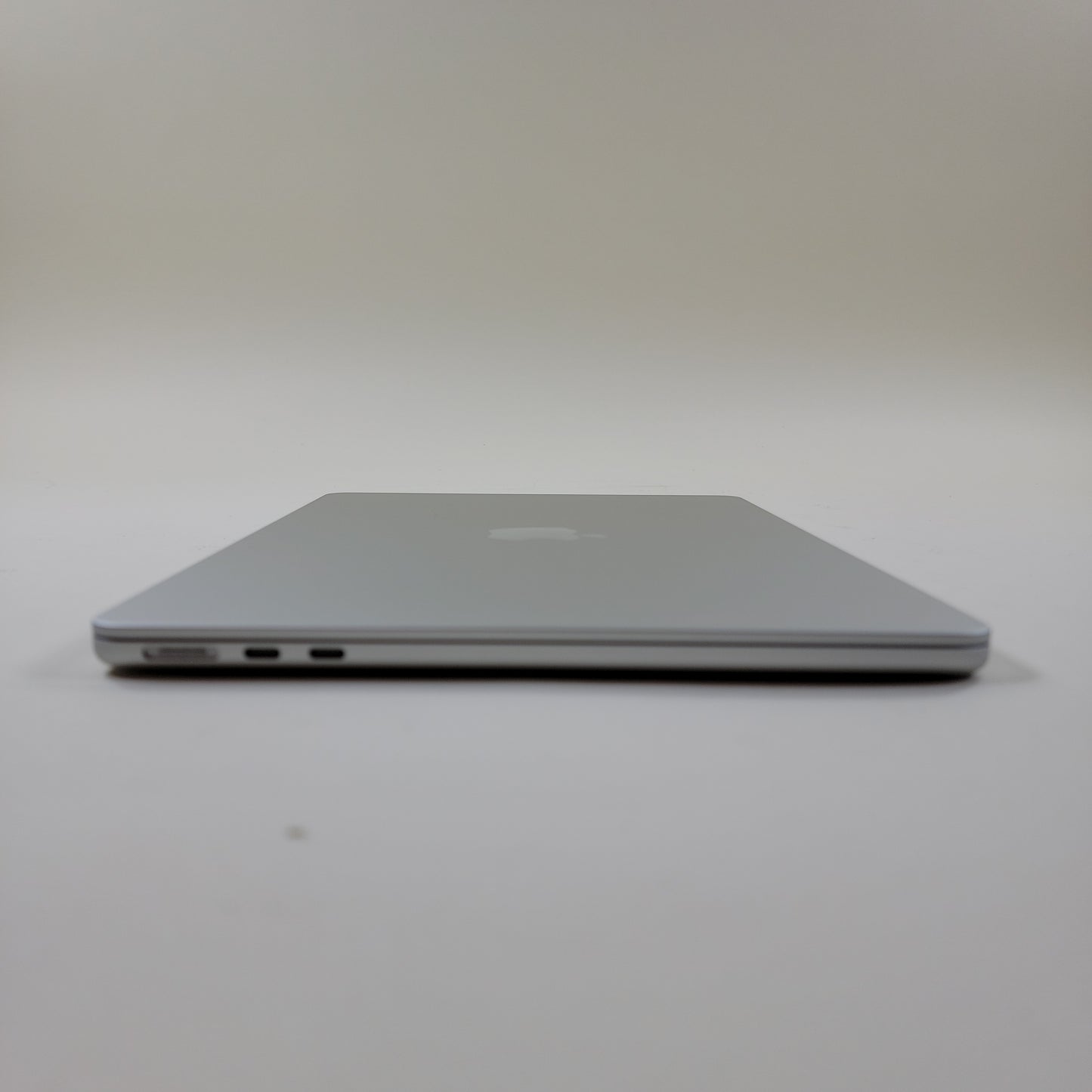 2022 Apple MacBook Air 13.6" M2 3.5GHz 8GB RAM 256GB SSD Silver A2681